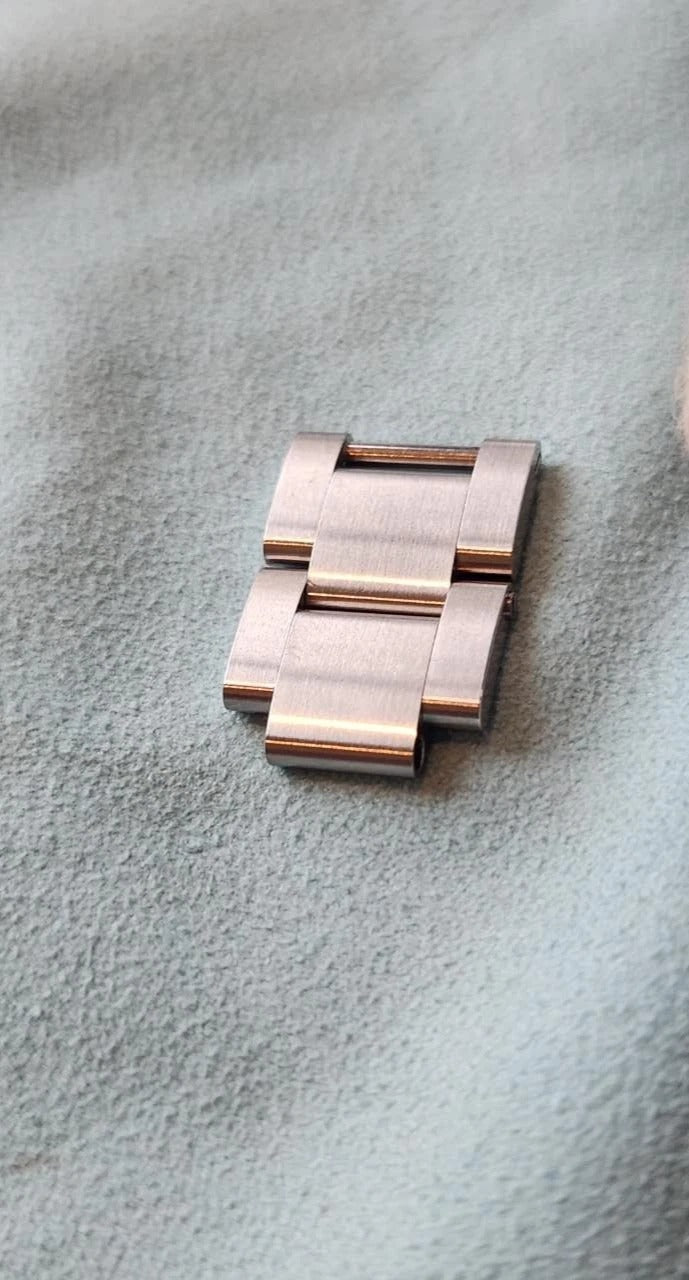 Rolex Submariner Date 116610LV HULK 40mm Stainless Green Bezel Dial in Excellent