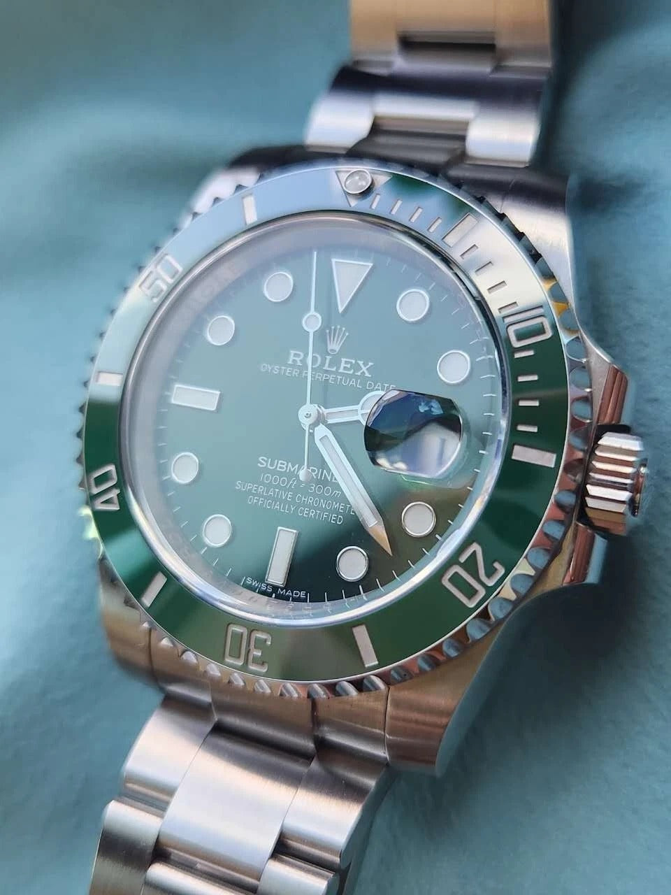Rolex Submariner Date 116610LV HULK 40mm Stainless Green Bezel Dial in Excellent